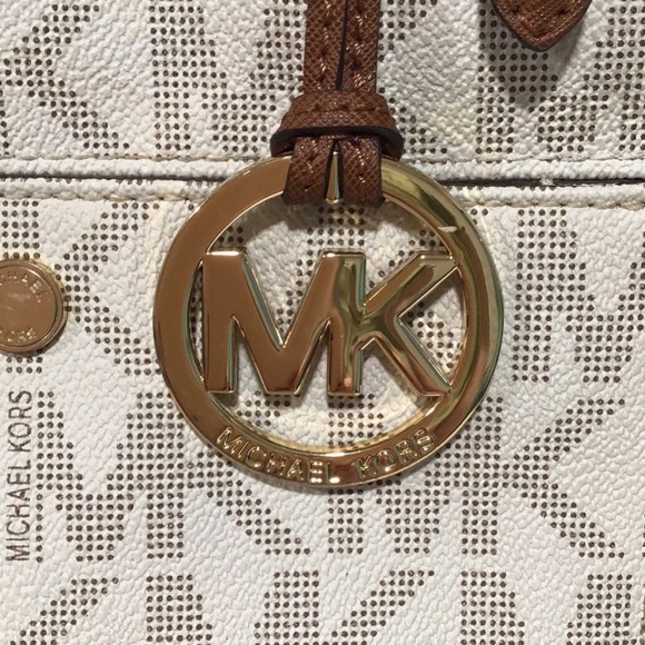 MICHAEL KORS Jet Set Signature Logo Medium Tote, Dangler, Vanilla - Picture 7 of 10